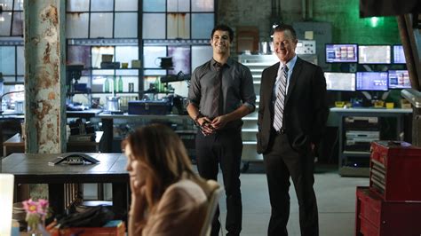 Watch Scorpion Season 2 Episode 1: Satellite Of Love - Paramount+