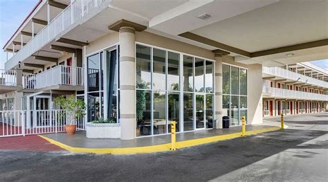 RODEWAY INN CLEARWATER - LARGO - Hotel Reviews, Photos, Rate Comparison ...