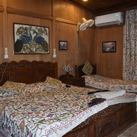 CROWN OF INDIA GROUP OF HOUSEBOATS (Srinagar, Kashmir) - Lodge Reviews ...