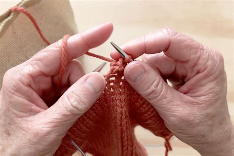 How to Knit Bobbles Tutorials 的图像结果