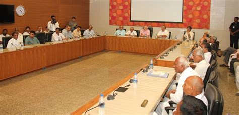 Shri Narendra Modi listens to the concerns of farmers from 44 villages ...