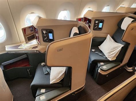 Cathay Pacific Business Class 的图像结果