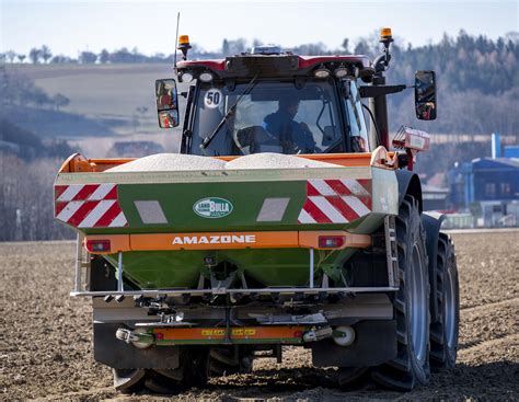 Stickstoffdünger einarbeiten? So funktionieren Urease- und ...