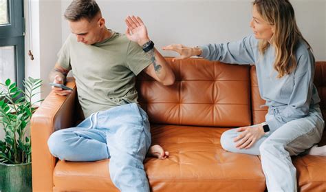 6 Reasons For Emotional Abandonment in Marriage and How To Cope With ...