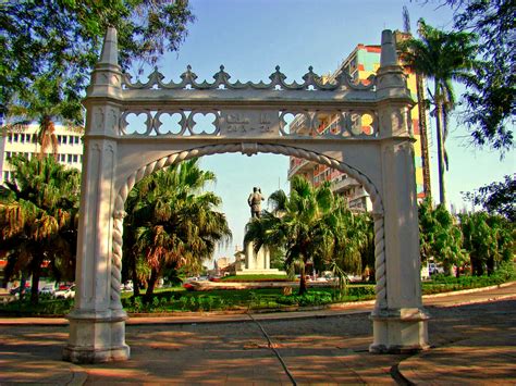 Município de Maputo reabre o maior jardim botânico de Moçambique ...