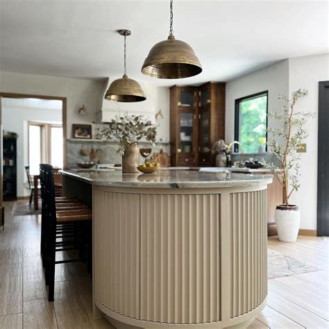 25 Amazing Curved Kitchen Island Ideas For Classy Kitchen