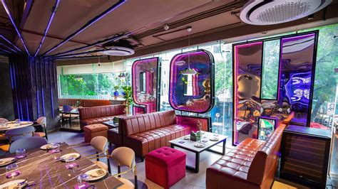 8 places (with great offers) in Mumbai hosting live screenings of Ind ...