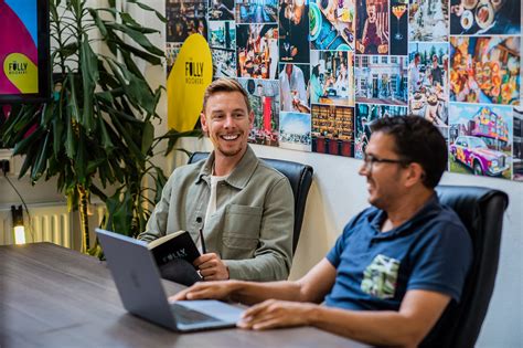A working day in the life of a social media specialist