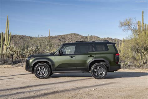 2024 Lexus GX 550 Overtrail Nori Green - Stunning HD Photos, Videos, Specs, Features & Price ...