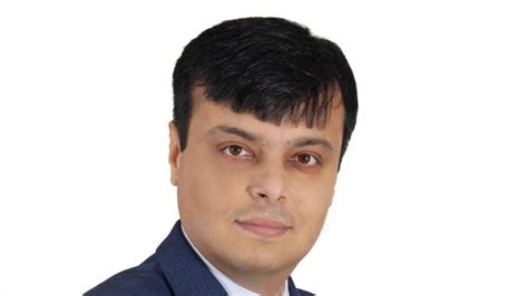 Vinay Rajani of HDFC Sec suggests Hero MotoCorp, Oberoi Realty shares ...