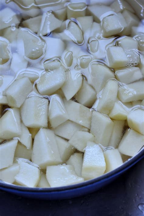 How To: Make and Freeze Homemade Baby Food {Pear Purée}