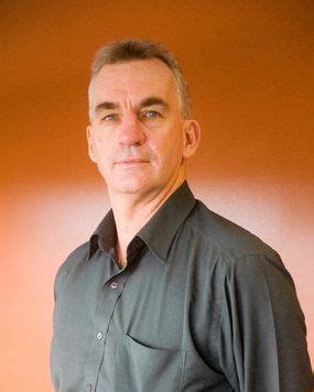 Peter Roebuck criticizes Dhoni over Daryl Harper saga