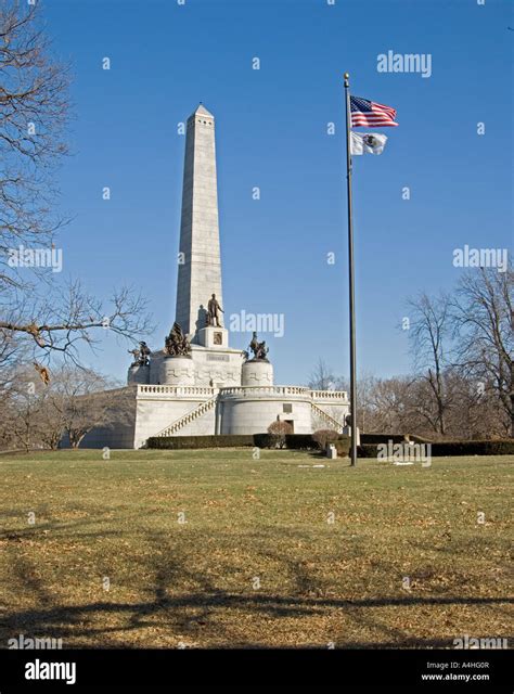 Lincolns tomb in oak ridge cemetery hi-res stock photography and images ...