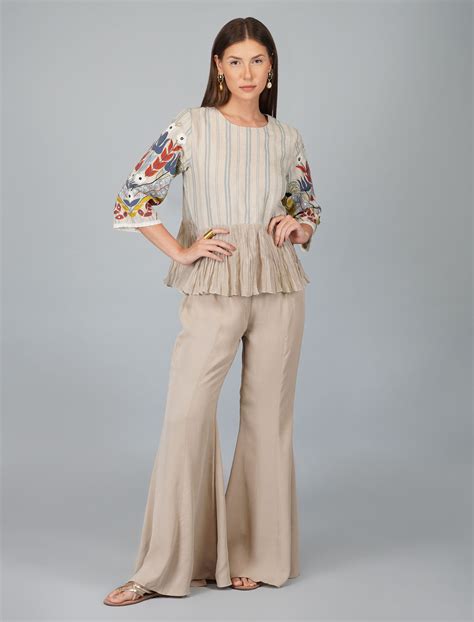 APPLIQUE SLEEVES GATHERED TOP – devyanimehrotra.com