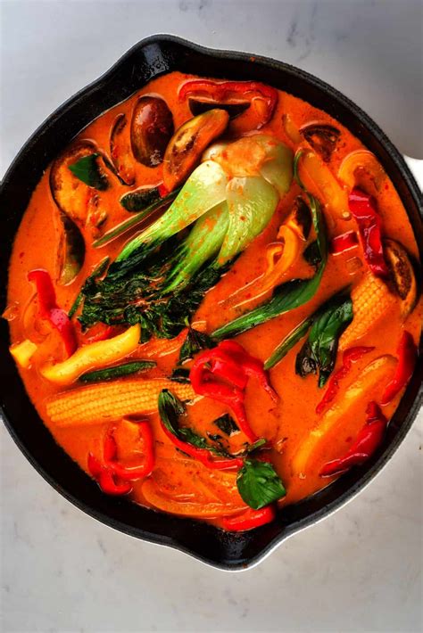 Easy Thai Red Curry (Vegetarian/Vegan Options) - Alphafoodie
