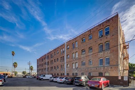 4125 S Figueroa St 220, Los Angeles, CA 90037 | Zillow Media Experts