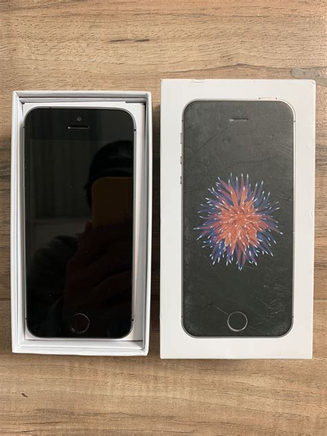 iPhone SE (1st gen) 16GB Gray - Unlocked for Sale in Seattle, WA - OfferUp
