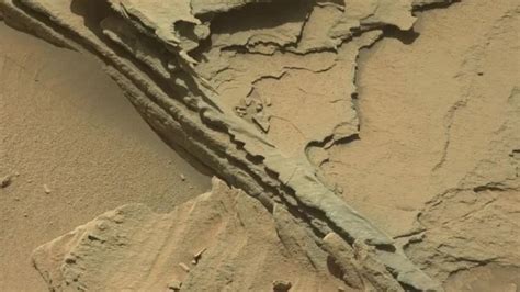 火星表面什么样？“祝融号”传回驶离着陆平台过程影像 - 科学探索 - cnBeta.COM