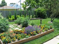 Garden Ideas by Juniper Bushes Backyard Evergreen Hedge Garden Ideas