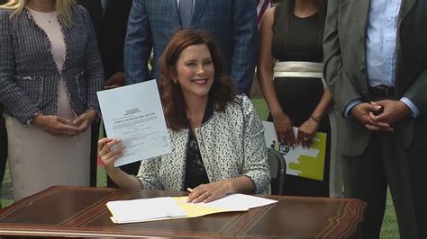 Gov. Whitmer signs Michigan budget at the Corner Ballpark | FOX 2 Detroit