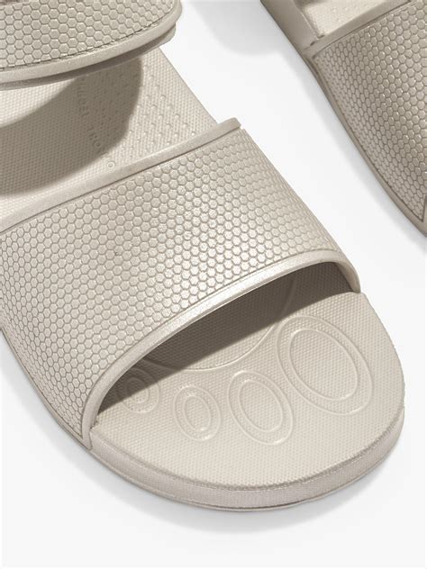 FitFlop Kids' Iqushion Backstrap Sandal, Silver