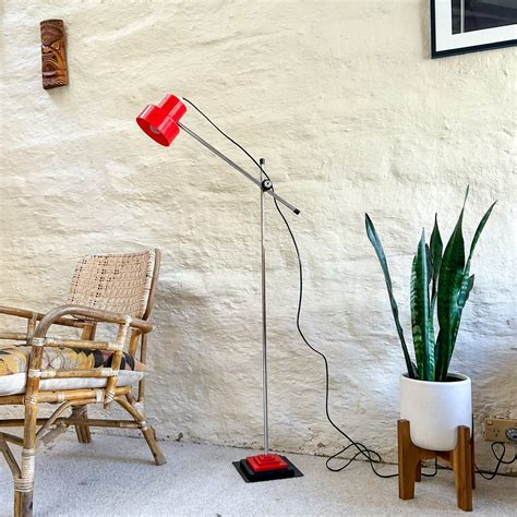 RED RETRO FLOOR LAMP