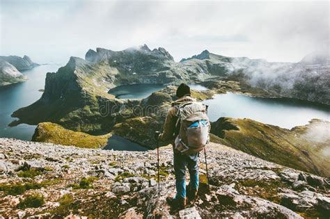 Business Person at Computer 的图像结果