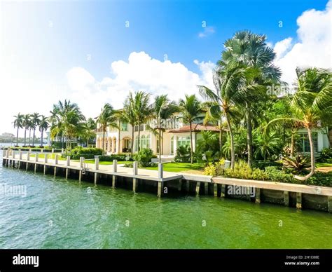 Fort Lauderdale - December 11, 2019: Luxury mansion in exclusive part of Fort Lauderdale known ...