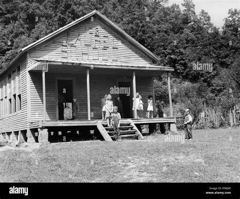 School building 1930s america hi-res stock photography and images - Alamy