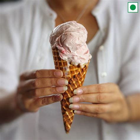 Fresh Strawberry Ice Cream Tub – Whipped