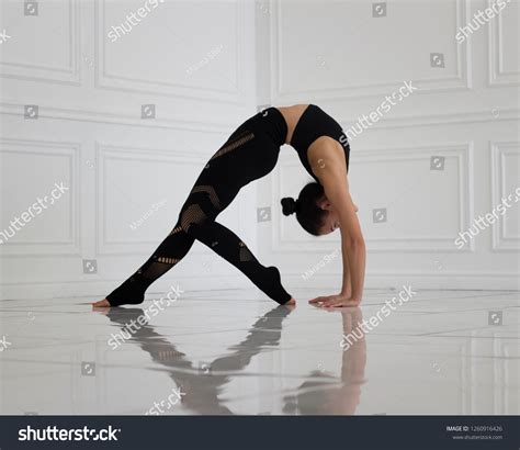 Meninas Backbend 的图像结果