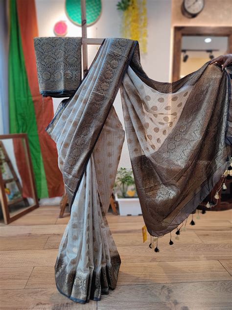 Dual tone Black and Natural Handloom Baswada Silk Saree – Faburra