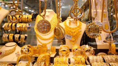 విదేశాల నుండి బంగారం తీసుకోస్తున్నారా.. ఎయిర్ పోర్టులో దిగగానే ఎం ...