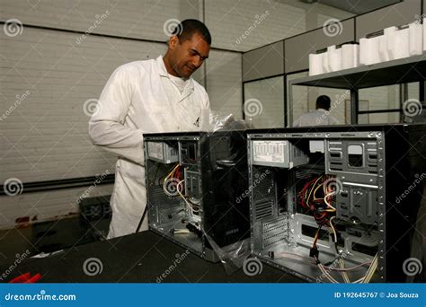 Computer Assembly Video 的图像结果