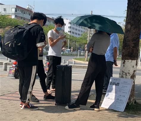 深圳打工仔：工作没找到，汗水流不少，暑假中工作真不容易找_腾讯新闻