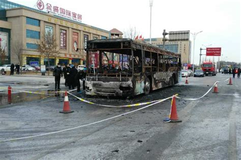 兰州公交车追尾致43名乘客受伤(组图)_新闻中心_新浪网