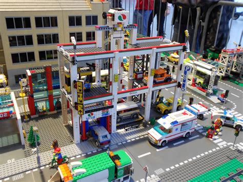 LEGO® CITY City Garage 4207 | BoxToy.Co