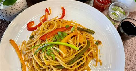 Veg Chowmein Recipe by Sadaf Jabeen - Cookpad