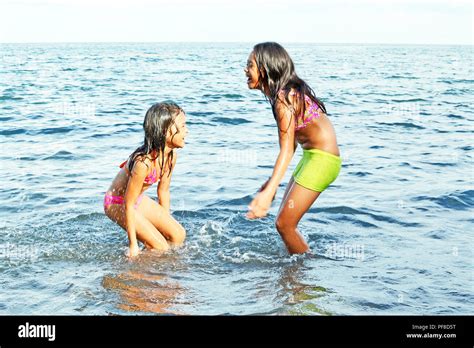 Girls Swim Nature 的图像结果