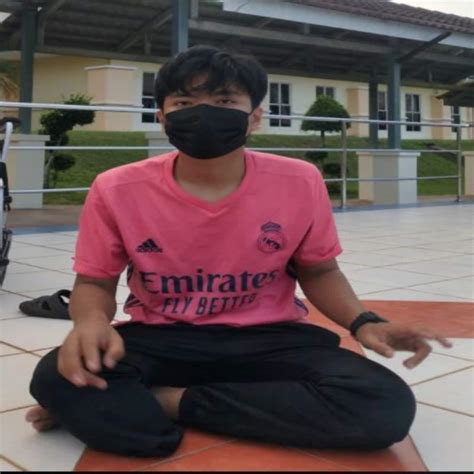 मॉल में घूमते बच्चे को दिख गया असली 'रोबोट', मां को तुरंत मांगनी पड़ी ...