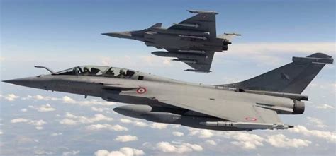 Indian Air Force Airlifts Man Stuck In Flood Water & People Laud Them ...