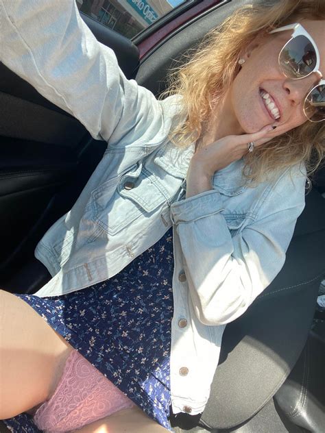 i’m innocent 😇 : r/Upskirt