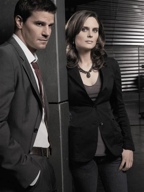 Bones Season 2 - Emily Deschanel as Dr. Temperance Brennan and David ...