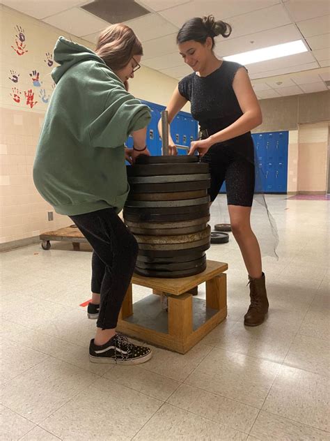 Girls Engineering Team 的图像结果