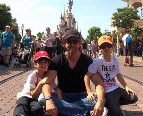 Hrithik Roshan on Vacation with Sons Hrehaan, Hridhaan in Disneyland ...