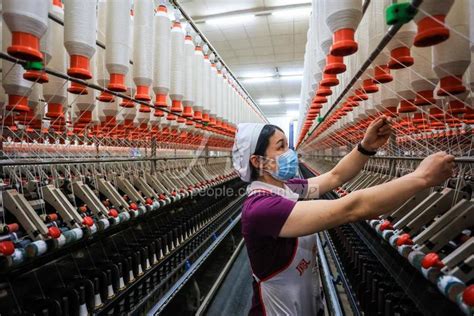 江西瑞昌：纺织车间生产忙-人民图片网