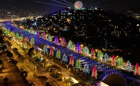 Pase del Rio #Medellin | Christmas lights, Christmas worldwide ...