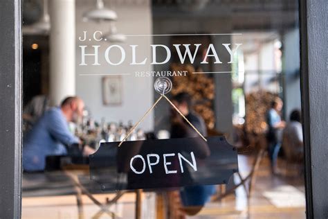 Knox Brew Hub rebrands, Swig expands and Knoxville karaoke bar opens