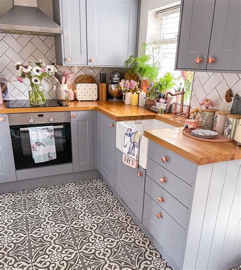 Floor Tiles Design For Kitchen