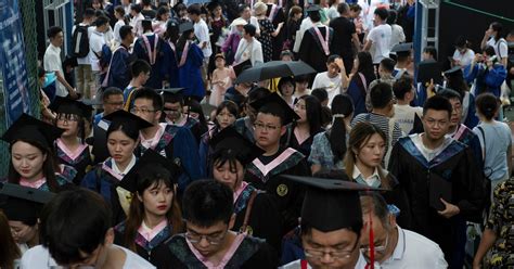 中 대졸자 역대 최다 쏟아지는데... 90%는 월 190만원도 못 번다 - 조선비즈